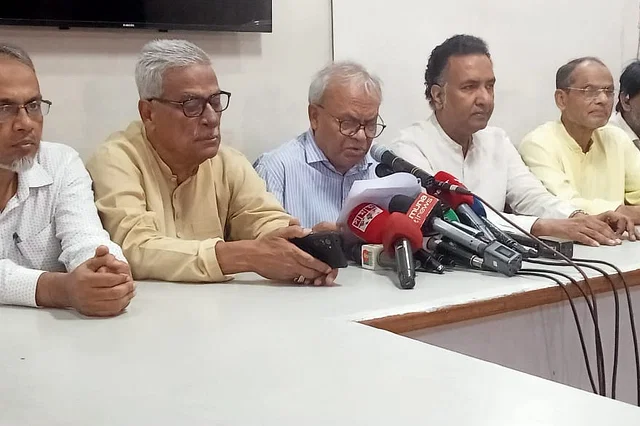 পশুর হাটে ক্রেতা কম, যাঁরা আছেন বেশির ভাগ সরকারি দলের লুটেরা: রিজভী