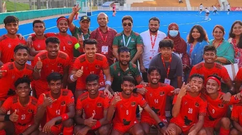 আমিরুল-ঝড়ে উড়ে গেল সিঙ্গাপুর