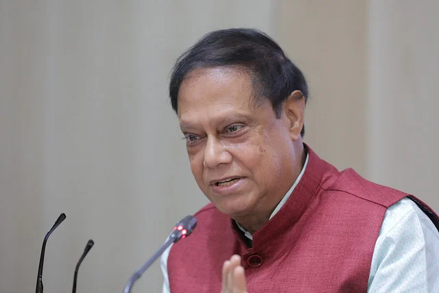 দুর্বল ব্যাংক রক্ষা করতে গিয়ে অর্থনীতি ধ্বংস করা যাবে না: আহসান এইচ মনসুর