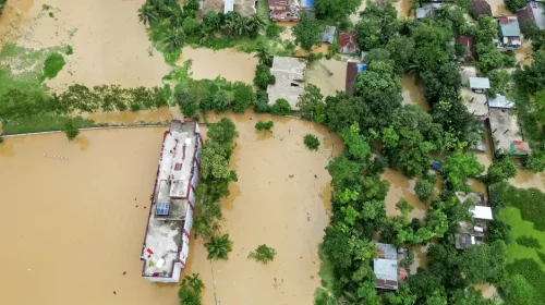 বৃষ্টি কমে আসায় নদ-নদীর পানিও কমতে শুরু করেছে। ফলে আগামী কয়েক দিনে বন্যা পরিস্থিতির উন্নতি আশা করছে আবহাওয়া বিভাগ ও বন্যা পূর্বাভাস ও সতর্কীকরণ কেন্দ্র।