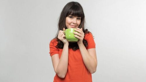 খালি পেটে গ্রিন টি পান করেন? জেনে নিন কী হয়