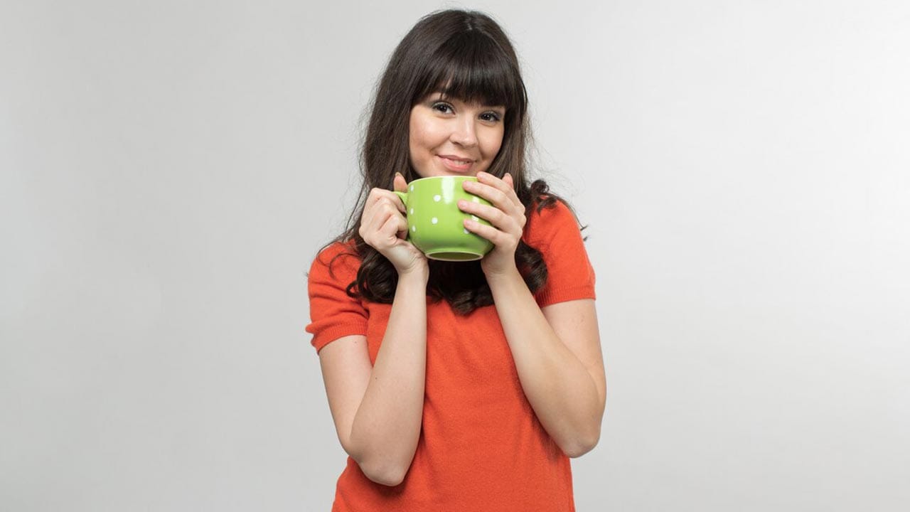 খালি পেটে গ্রিন টি পান করেন? জেনে নিন কী হয়