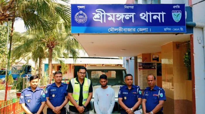 চুরি হওয়া পিকআপ উদ্ধার চুর গ্রেপ্তার