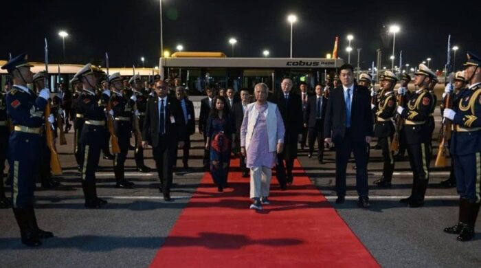 বেইজিং পৌঁছালেন প্রধান উপদেষ্টা