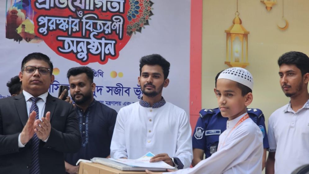 চাঁদাবাজদের আইনের হাতে তুলে দিন